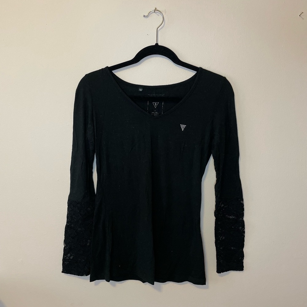 GUESS v-neck long sleeve shirt with lace sleeves